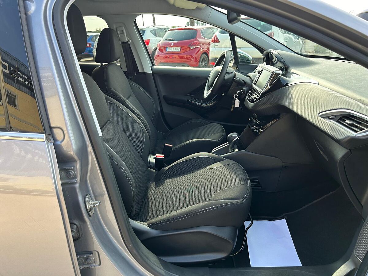 PEUGEOT 208 TECH 1.2 PURETECH AUTO SPANISH LHD IN SPAIN 11000 MILES SUPER 2019